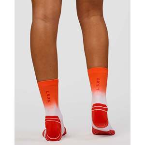 Calcetines Deportivos Run Performance - Blancos-Naranja Degradado, Fibra de Bambú, Compresión, Absorción de Sudor, Logotipo Personalizado - Product Image 4