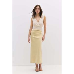 Blusa con cuello en V y cintura fruncida - Product Image 3