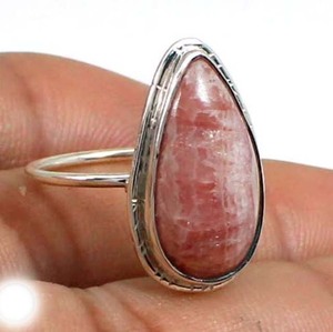 Ensemble de lunette en rhodochrosite 10x14mm fait à la main, bague en argent en forme de poire avec bande fine plaquée rhodium pour les fêtes de la fête des mères - Product Image 1