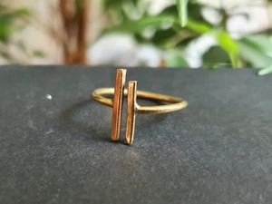 Anillo de latón chapado en oro de lujo de suministro al por mayor para regalo de boda y aniversario disponible a un precio asequible - Product Image 2