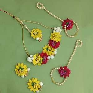 Conjunto de joyería de collar floral hecho a mano de moda india para ceremonia Haldi Mehandi - Product Image 2
