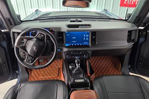 Ford Bronco Big Bend 2024 d'occasion en bon état, boîte manuelle 7 vitesses, kit de rehausse de 4 pouces, bleu azur métallisé - Product Image 4