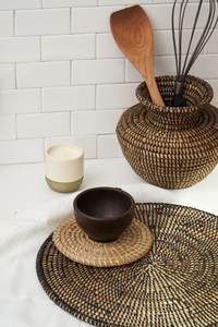 Posavasos de mimbre tejido redondo Natural de la mejor calidad al por mayor posavasos de ratán resistente al calor con soporte - Product Image 2