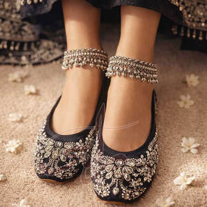 Calzado Personalizable de Moda para Mujer, Khussa de Alta Calidad con Diseño Superior de Gamuza y Terciopelo Antideslizante - Product Image 4