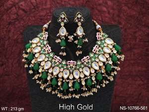 Ensemble de colliers ras du cou Kundan en plaqué or pour les fêtes - Product Image 4