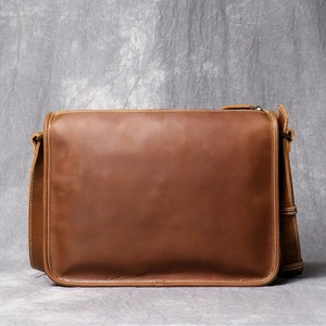 Bolso Bandolera Unisex Grande de Cuero Genuino Hecho a Mano con Diseño Original OEM ODM, Bolso Cruzado de Cuero Crazy Horse - Product Image 5