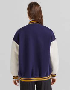 แจ็กเก็ตผ้ากำมะหยี่ปักลายสำหรับสตรีทแวร์เสื้อแฟชั่นเสื้อครอปตามสั่งโลโก้ออกแบบได้ตามต้องการ - Product Image 3