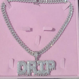 Colgante de letra inicial personalizado de moissanita de corte redondo de 4 quilates chapado en oro rosa de 14 quilates - Product Image 4