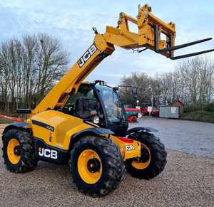 Chariot télescopique agricole JCB AGRI Diesel 4x4, capacité de levage de 6 m, charge nominale de 3,2 tonnes, manutacteur de matériaux agricoles - Product Image 1