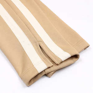 Conjunto Deportivo de Primera Calidad Hecho en Pakistán, Color Beige Sólido para Hombre, Chaqueta con Cierre y Pantalones con Cintura Elástica - Product Image 5