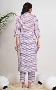 Ensemble Anarkali Kurta Pant Dupatta en coton pour femmes, imprimé floral, longueur mollet, col en V, manches trois quarts, blanc, vêtements ethniques - Product Image 2