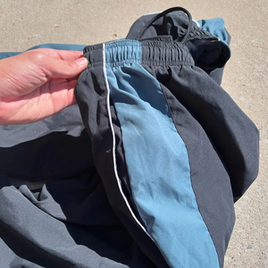 กางเกงไนลอนทรงแบ็กกี้รุ่นใหม่ ปี 2026 เอวยางยืด ปรับได้ มีซิปและกระดุมปิดด้านล่าง มีกระเป๋า ขากว้าง สีดำ - Product Image 4