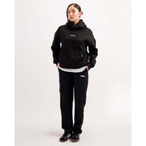 Sweat à capuche essentiel noir 100 % coton avec étiquette personnalisée, en molleton bouclette XL, avec broderie 3D et motif uni imprimé à l'acide - Product Image 5