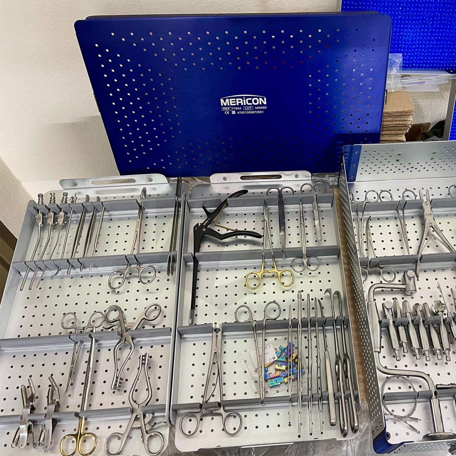 Instruments de chirurgie crânienne