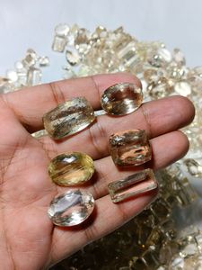 Scapolite jaune naturelle à facettes en forme de mélange de pierres précieuses pour la fabrication de bijoux Famille de pierres de feldspath à plagioclase réactives à la lumière UV - Product Image 2