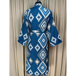 Cárdigan tipo bata de mezcla de lana de yak para mujer, con estampado de diamantes azules, cómodo para el invierno, estilo romántico, ropa de estar por casa con bolsillos, abrigo de casa tejido con diseño original - ODM - Product Image 3