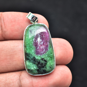 Encantadora joyería de plata de ley 925, colgante de zoisita de rubí en bruto, colgante hecho a mano de piedras preciosas a la venta al mejor precio - Product Image 3
