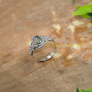 แหวนเงินแท้ 925 ประดับพลอยลาบราโดไรต์ธรรมชาติ ดีไซน์วินเทจโบโฮ งานแฮนด์เมด สำหรับผู้หญิง ของขวัญคริสต์มาส - Product Image 3
