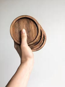 Sous-verres en noyer Sous-verres carrés en bois pour boissons et thé Table absorbante avec logo personnalisé par Crescent Crafts - Product Image 2