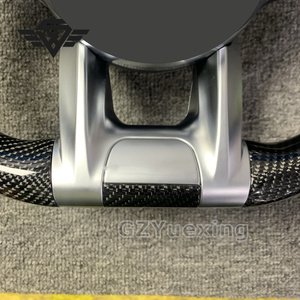 Volant en fibre de carbone personnalisé avec étiquette métallique adapté à <span class=keywords><strong>Mercedes</strong></span> <span class=keywords><strong>AMG</strong></span> C63 GT C43 C63 W221 S63 W205 W204 W213 - Product Image 5