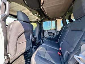 Jeep Wrangler Unlimited d'occasion propre, année 2020 - Product Image 4