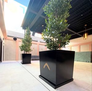 Jardinières métalliques rectangulaires grandes et économiques pour balcon extérieur, jardinières pour centre commercial, en vente pour l'Europe/les États-Unis - Product Image 4