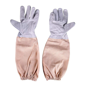 2025 Guantes de apicultura de cuero de grano de cabra de alta calidad con logotipo personalizado con puño de malla larga Protector de mano a prueba de picaduras Empuñadura OEM - Product Image 1
