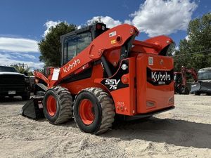 รถตักล้อยาง KUBOTA รุ่น SSV75PHC แบบตีนตะขาบ มาตรฐานยูโร 5 และ EPA พร้อมรถตักหลังขุดดินและรถตักหน้า - Product Image 4