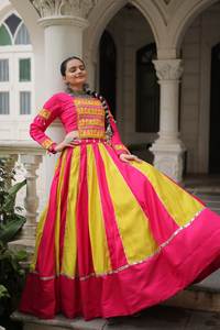 คอลเลกชั่น navratri lehenga choli 2025โรมันกับการผสมผสานที่น่าสนใจของงานประดับลูกไม้กระจก - Product Image 4