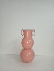 Florero de hierro de metal artesanal con volantes intrincados y motivos tradicionales para un estilo interior lujoso - Product Image 6