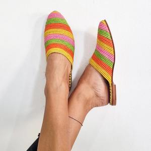 Prêt à expédier, chaussures en raphia, pantoufles faites à la main, sandales arc-en-ciel, chaussures arc-en-ciel, chaussures marocaines, appartements raphia haut de gamme - Product Image 1