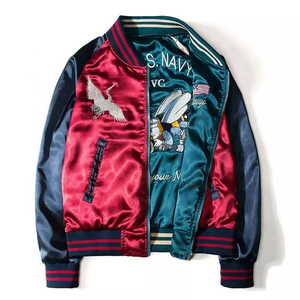 Chaqueta Bomber Varsity de Satén Personalizada para Invierno, con Letras Bordadas, Patrón Decorativo Sublimado, Logotipo Impreso en 3D - Product Image 5