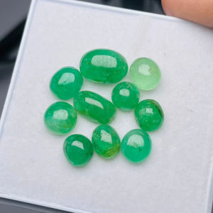 Esmeralda Natural de Zambia, Gema Ovalada en Cabujón, Buena Calidad, Brillo y Bonito Color Verde, Pulido Perfecto para Cualquier Joyería - Product Image 3