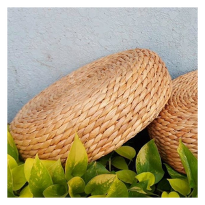 Cojín de suelo de meditación de jacinto de agua rústico hecho a mano en Vietnam Ideal para yoga sentado y diseño de habitación natural simple - Product Image 2