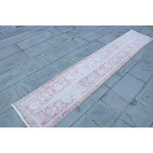 พรมวินเทจสไตล์ตุรกี ขนาด 1.7x9.4 ฟุต พรมขนสัตว์ลายดอกไม้สีชมพูขาว - Product Image 3