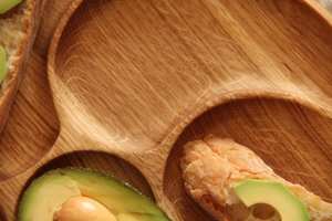 Ensemble d'assiettes en bois d'acacia réutilisables écologiques Plateaux en bois naturel faits à la main élégants pour la cuisine et les fêtes - Product Image 4