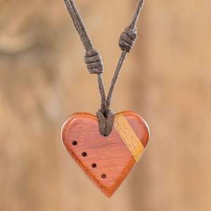 COLLARES DE MADERA HECHOS A MANO DE CALIDAD con forma de corazón encantador para collar de madera natural elegante para mujeres y hombres - Product Image 2