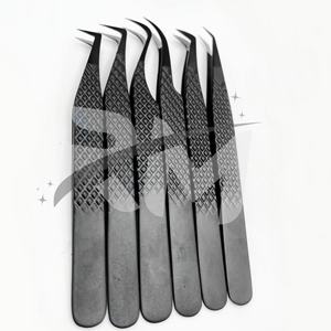 Pinzas de extensión de pestañas con punta de color negro y plasma recubierto de polvo negro RMI y agarre de diamante y punta de fibra - Product Image 1