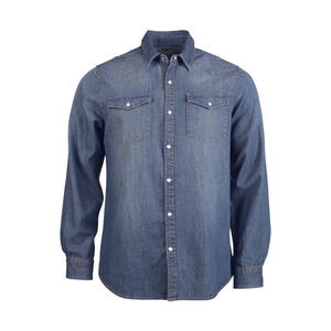 Faites de chaque jour un jour élégant avec une chemise en jean CleanFit pour homme, conçue pour un port confortable et un look idéal pour les modes de vie modernes - Product Image 1