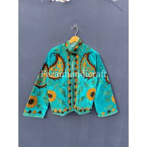 เสื้อแจ็คเก็ตปักลายดอกไม้ขายส่ง งานแฮนด์เมด เสื้อแจ็คเก็ตฤดูหนาวแบบ unisex บุด้วยผ้าฝ้ายด้านใน สไตล์โบฮีเมียน ฮิปปี้ มีกระเป๋าข้างสองข้าง - Product Image 5