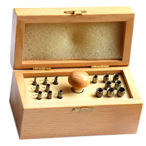 Boîte de réglage de lunette avec 16 poinçons Outils et équipement de bijoux essentiels - Product Image 1
