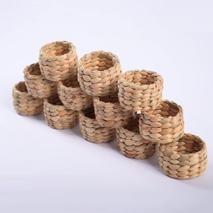 Moins cher prix titulaires rond de serviette en gros tableau dîner décor jacinthe d'eau de paille serviettes titulaire anneaux - Product Image 1