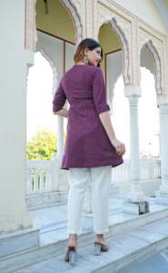 Tunique en coton kantha rayée pour femmes, col rond et manches 3/4, conçue pour un port quotidien confortable et décontracté - Product Image 4