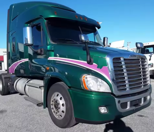 พร้อมใช้งาน ปี 2022 รถบรรทุก Freightliner Cascadia 125 Sleeper Semi Truck - ห้องนอนแบบ Condo ขนาด 72 นิ้ว, 475 แรงม้า, เกียร์ธรรมดา รถบรรทุกมือสองสำหรับขาย - Product Image 2