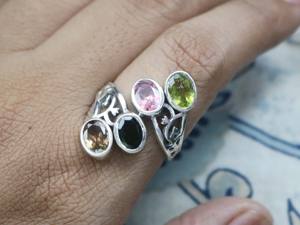 Anillo Apilable Hecho a Mano de Plata de Ley 925 con Gema Ovalada de Turmalina Multicolor para Joyería de Boda Unisex - Product Image 6