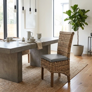 Chaise de salle à manger moderne en rotin tressé naturel avec coussin gris et pieds en bois massif, chaise d'appoint d'extérieur pour patio, salon et usage scolaire - Product Image 3