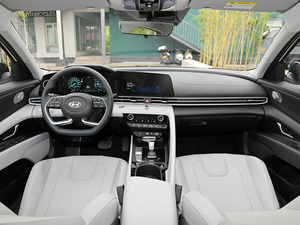 Elantra 2023 1.5L CVT Edición Ultimate Superior con Autonomía NEDC de 601-700 km, Potencia del Motor de 150-200 kW, Energía de la Batería de 90-110 kWh - Product Image 4