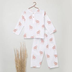 Conjunto de pijama de algodón puro con cuello en V hecho a mano, suave y cómodo, patrón de gofres a cuadros, ropa de dormir, vestido informal, ropa para mujeres y niños - Product Image 1