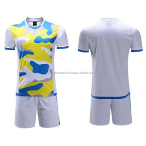 Nardon Apparel Vêtements de football personnalisés de qualité supérieure Chemises de football unisexes Uniformes de maillot de football rétro sublimés - Product Image 3