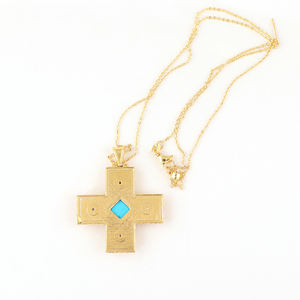 Bijoux religieux, collier en or 18 carats plaqué or, croix, pierre naturelle, labradorite, turquoise, onyx, calcédoine, pendentif texturé de créateur - Product Image 6